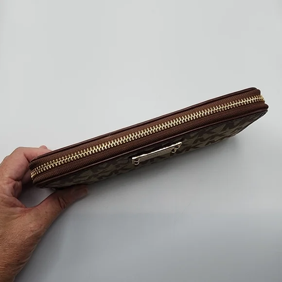 🚫SOLD🚫 MK Michael Kors Continental Signature Fabric Logo Wallet Zip Around - Picture 10 of 11